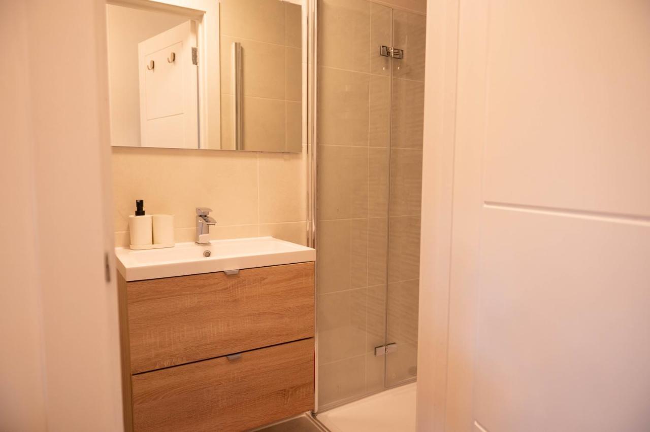 Walnut Flats-F4, 2-Bedroom With Ensuite - Parking, Netflix, Wifi - Close To Oxford, Bicester & Blenheim Palace Kidlington Exteriör bild